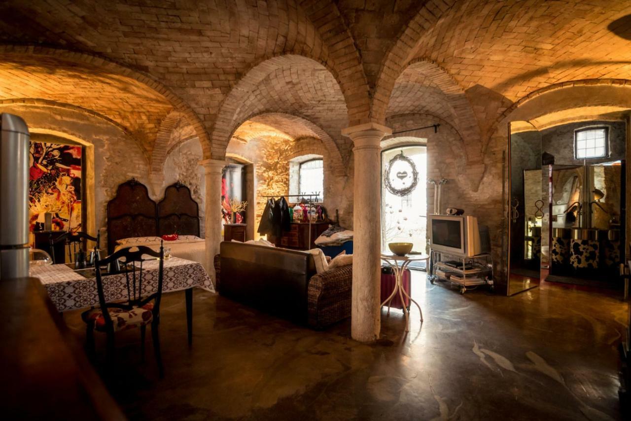 Lo Scrigno Di Lara Villa Ceresara Exteriör bild