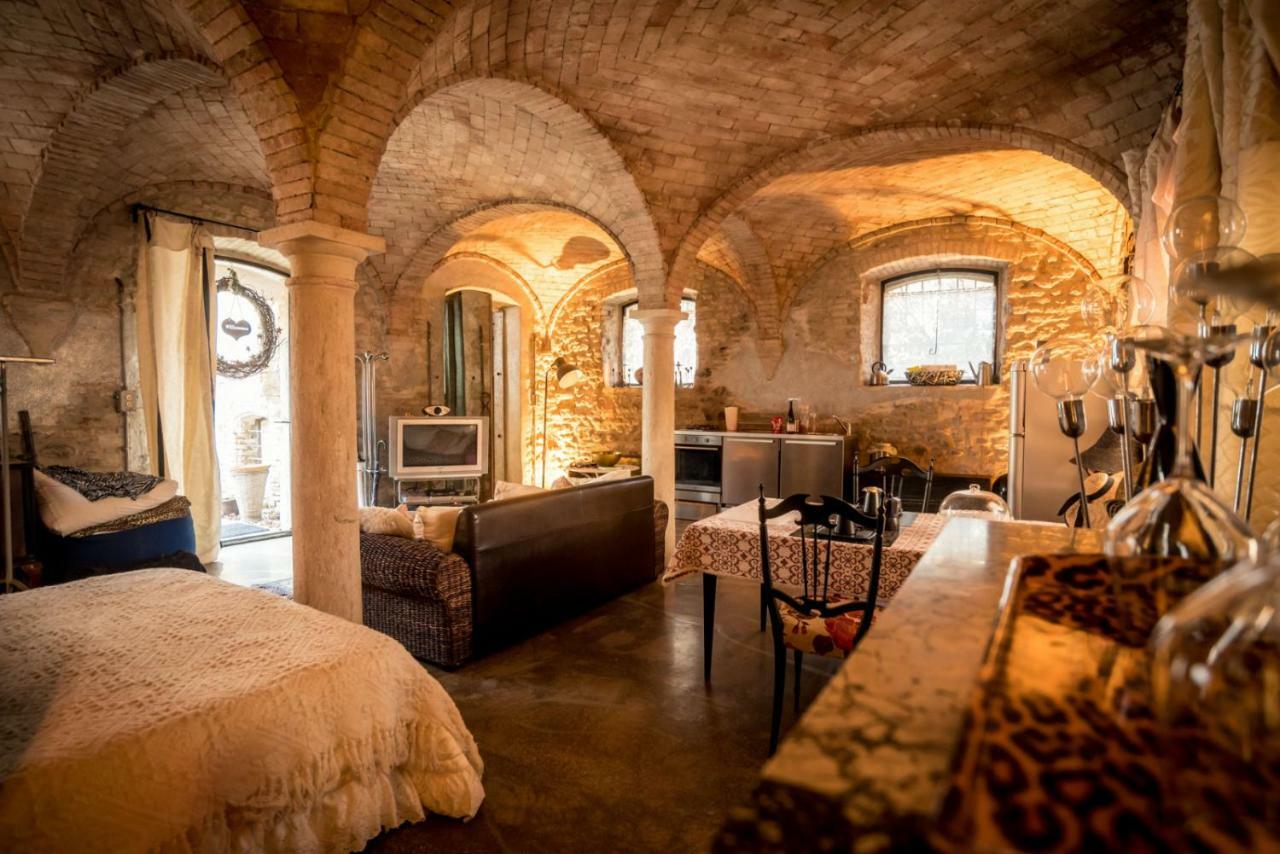 Lo Scrigno Di Lara Villa Ceresara Exteriör bild